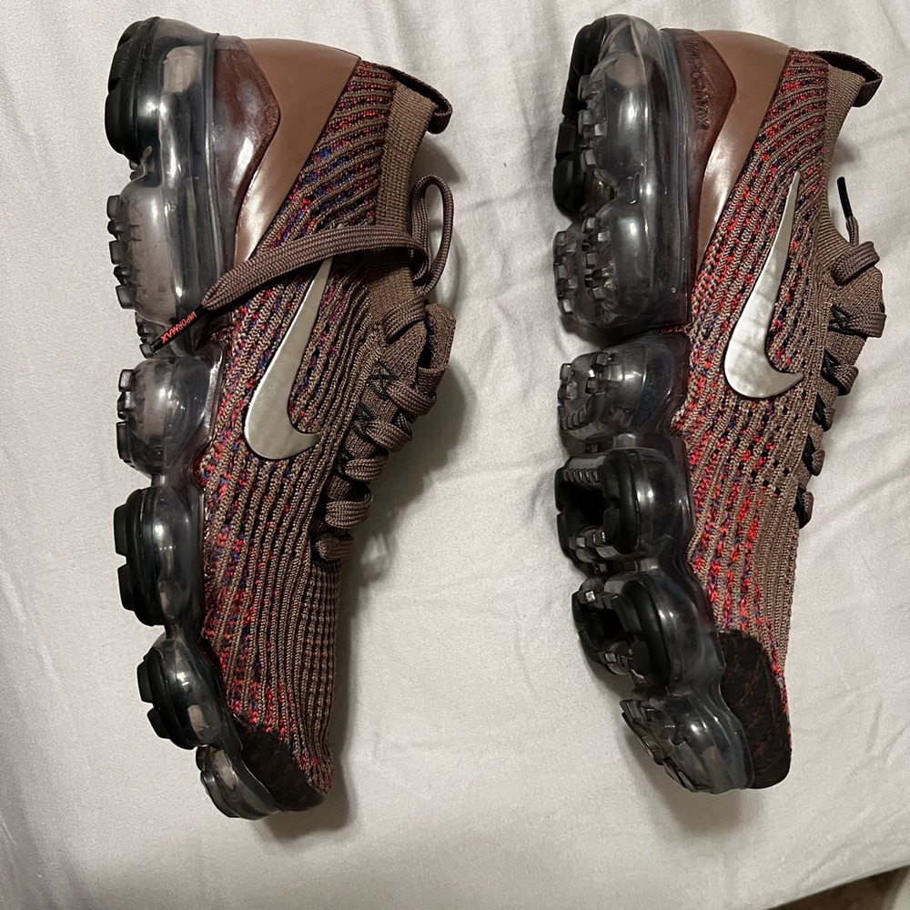 VaporMax Nike women’s shoe. Size 9. Barley worn